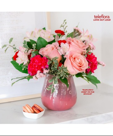 Teleflora's Sweet On Hue Bouquet Vase Arrangement  in Tyndall, SD | Lady in Red Floral & Gifts