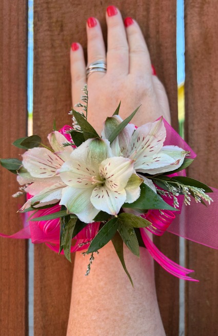 The Legacy C21-8 Alstroemeria Corsage