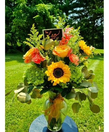 The Leo Vase arrangement in Vernon, NJ | HIGHLAND FLOWERS