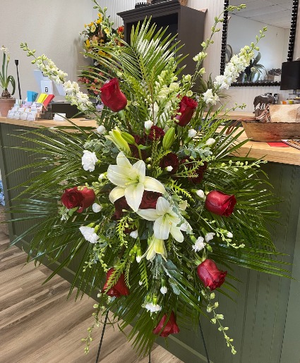 The Scarlett Easel Easel Wreath Spray