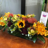 Lady Victoria Yacht Club Tropical Centerpiece
