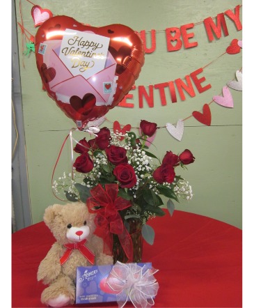 The Sweetheart Deal vase arrangement in Northampton, MA | NUTTELMAN'S FLORIST & GREENHOUSE