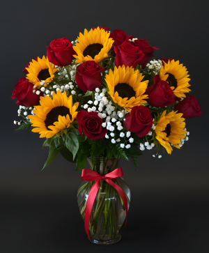 Red roses with sunflowers  