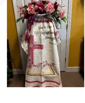Throw with artificial florals in pink Throw with artificial flowers 