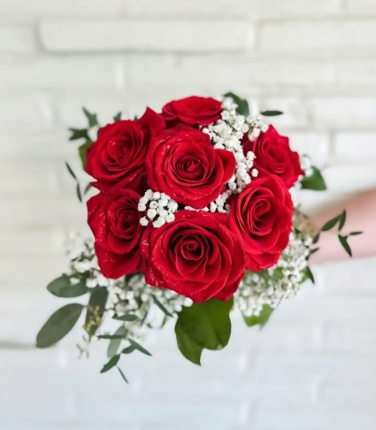 Timeless Classic Handheld Bouquet