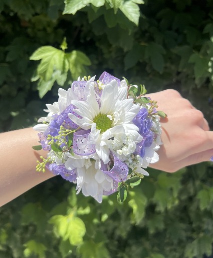 Timeless Daisy Corsage