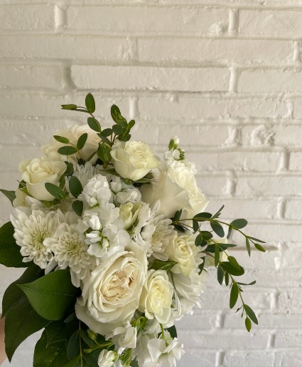 White Elagance Handheld Bouquet 
