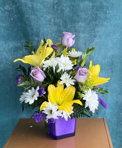 HUE OF DELIGHT AMETHYST CUBE FRESH ARRANGEMENT