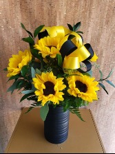 TOPSAIL PRIDE FLOWER ARRANGEMENT