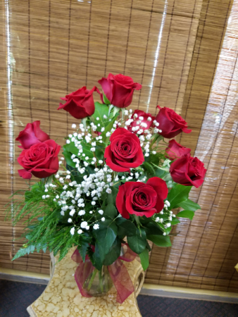 Traditional Dozen Roses 
