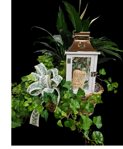 Triple basket planter with lantern 