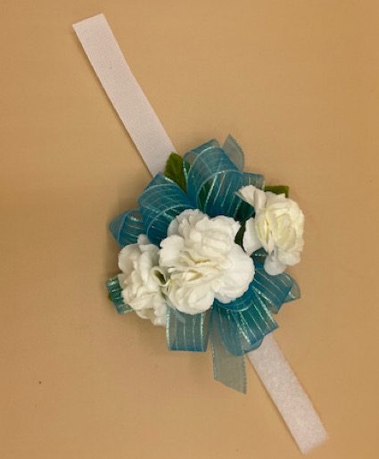 Triple Mini Carn Velcro Corsage Corsage