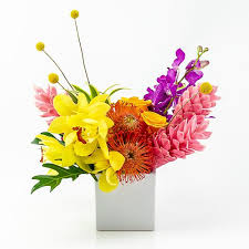 TROPIC FLOW FLOWER ARRANGEMENT