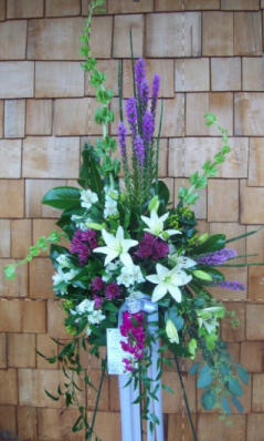 Two-tone waterfall standing spray