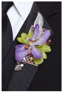 UPTOWN BOUTONNIERE  