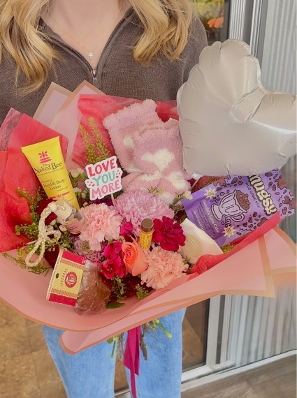 Flower & Gift Bouquet Valentine's Day