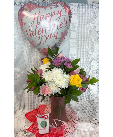 Valentine's Package 2 Fresh vase, Hershey Kisses and a balloon in Glenfield, NY | LISK'S FLORAL