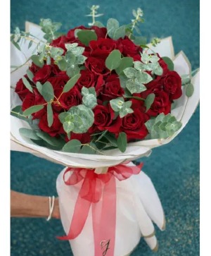 VDay - Round Style Roses with Eucaliptus roses