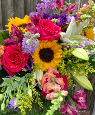 Vibrant Colors Floral Arrangement in Darien, CT | DARIEN FLOWERS