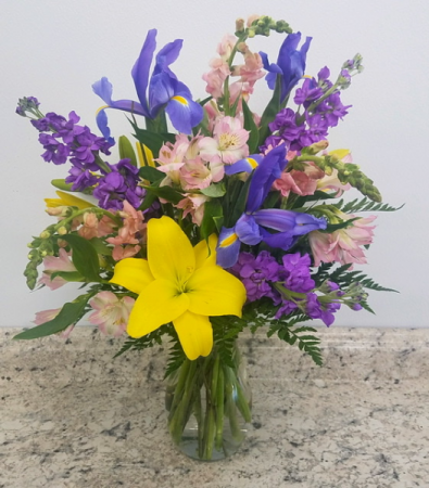 Vibrant Garden Fresh Arrangement 