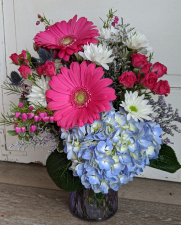 Vibrant Vase Fresh Arrangemen
