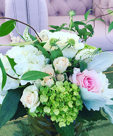 Vines of Ivory Pink Centerpiece in Florence, OR | LA JOIE FLEURI