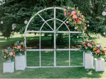 Wedding Alter  in Laurel, MT | PLANTASIA FLOWERS, PLANTS & GIFTS