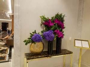 Hotel - Restaurant displays Weekly flower service