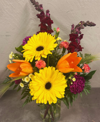 Weekly Summer Deluxe Special Vase Arrangement 