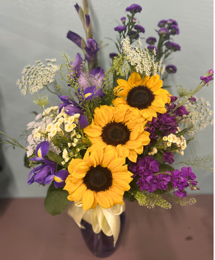 Weekly Summer Special Deluxe Vase Arrangement 