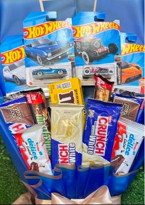 Wheels Bouquet bouquet made of 4 cars, and a variety of chocolate candy