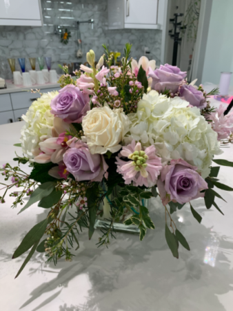 White and lavender centre piece 