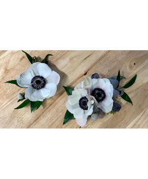 WHITE ANENOME CORSAGE WITH BOUT CORSAGE