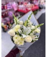 White bouquet  arrangement