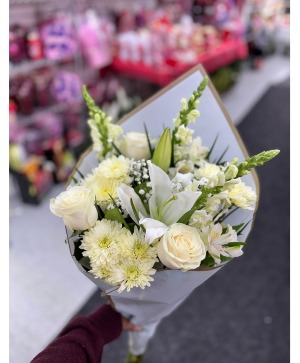 White bouquet  arrangement