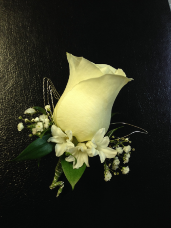 WHITE BOUTONIERE 