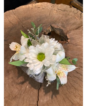White Daisy and Alstromeria Wrislet wristlet
