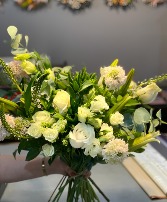 WHITE ELEGANT  BOUQUET