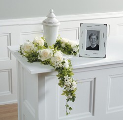WHITE FLORAL GARLAND 
