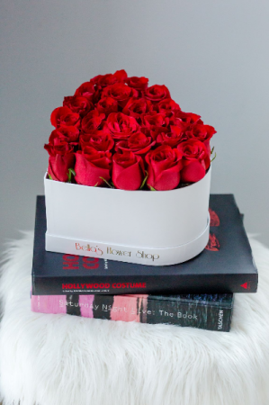 White Heart Box 25 Fresh-Cut Roses 