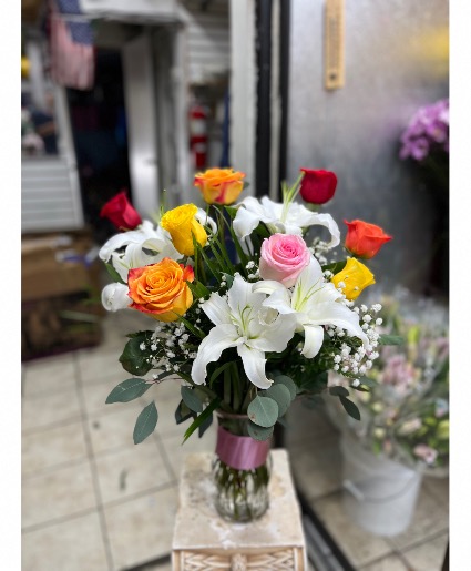 White lilies and mixed roses vase arragement 