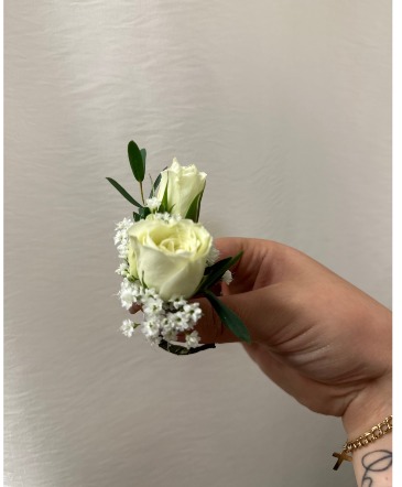 White Rose Boutonniere  in Winter Park, FL | APPLEBLOSSOM FLORIST & GIFTS