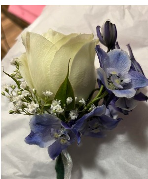 White Rose w/You Choose Accent pin-on bout