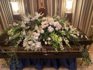 White Roses Casket Cover Casket Cover