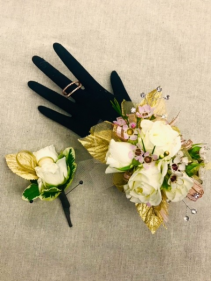 White spray roses boutonniere 2 