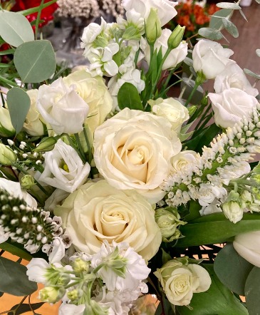 Whites Floral Arrangement in Darien, CT | DARIEN FLOWERS