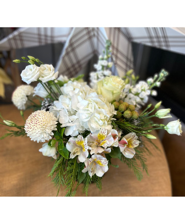 Winter White Floral Arrangement in Darien, CT | DARIEN FLOWERS