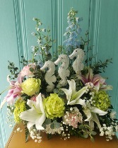 WOODEN SEAHORSE DECOR FLOWER ARRANGEMENT