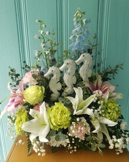 WOODEN SEAHORSE DECOR FLOWER ARRANGEMENT