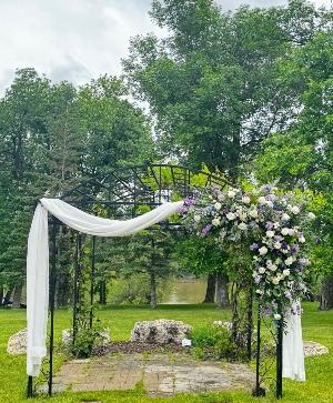 Woodland Grace Iron Arch 